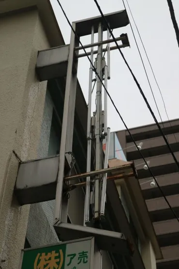 台風15号が武蔵小杉周辺に爪痕、倒木・看板落下・工事防護壁崩落・停電に加え鉄道運休で武蔵小杉駅に行列