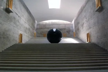 安藤忠雄の建築｜代表作と展覧会情報｜建築家 安藤忠雄ってどんな人？安藤忠雄の建築作品と、大阪で開催される大規模展覧会