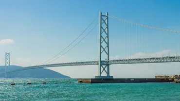 明石海峡大橋への挑戦：夢を形にした技術者たちの物語？明石海峡大橋建設：技術者たちの情熱と困難