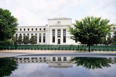 米FRB(金利政策)と日本の金融政策、今後の市場はどうなる？米国の金融政策と日本の金融政策の動向、市場への影響について