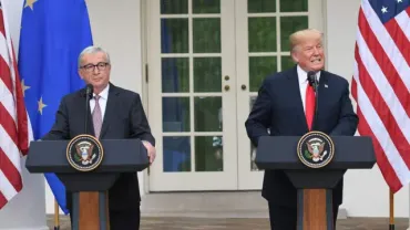 トランプ米大統領、貿易障壁の撤廃でEUと合意と 欧州委員長訪米で 