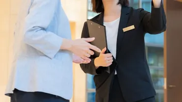 帝国ホテルで若手育成を務めていた著者が「おもてなし」の真髄を語る。一流のサービスパーソンが実践する「観察・仮説・寄り添い・行動」の４ステップとは  サービスを言語化する