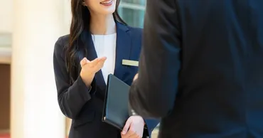 帝国ホテルで若手育成を務めていた著者が「おもてなし」の真髄を語る。一流のサービスパーソン が実践する「観察・仮説・寄り添い・行動」の４ステップとは（婦人公論.jp）
