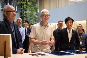 iPhone17カメラを支える｢日本企業4社｣の正体､各社のトップが横浜の技術拠点に集まって来日中のアップルCEOに技術プレゼンテーションを実施 