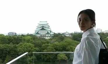 武井咲 】 「名古屋城の借景…圧巻でした」 白シャツ×デニムの最新ショットを公開 「美しすぎます」「産後には見えないスタイル」などの声