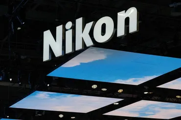 ニコンとエシロール：戦略的提携強化で業績回復なるか？（株価、アジア市場）ニコンとエシロールの資本業務提携に関する最新情報