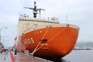 砕氷艦「しらせ」のすべて：南極観測を支える最新技術と、その歴史とは？南極観測船「しらせ」の建造から、南極での活躍、そして未来へ
