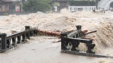 耶馬渓橋」山国川の濁流により欄干が損壊 国の重要文化財…2012年の豪雨でも被災 大分 