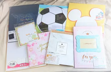 100均ダイソーの色紙9選!二つ折りや無地、サイズ別おすすめの種類と寄せ書きアレンジを紹介