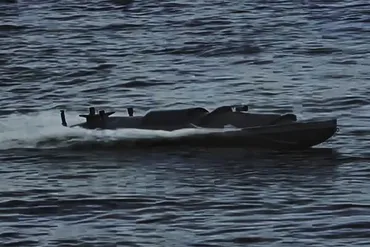 モーターボートでロシア艦艇を撃沈」に衝撃走る! ウクライナの「水上ドローン」部隊とは アメリカも以前から危機感
