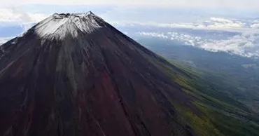 富士山、2024年の初冠雪はいつ? 最も遅い記録を更新